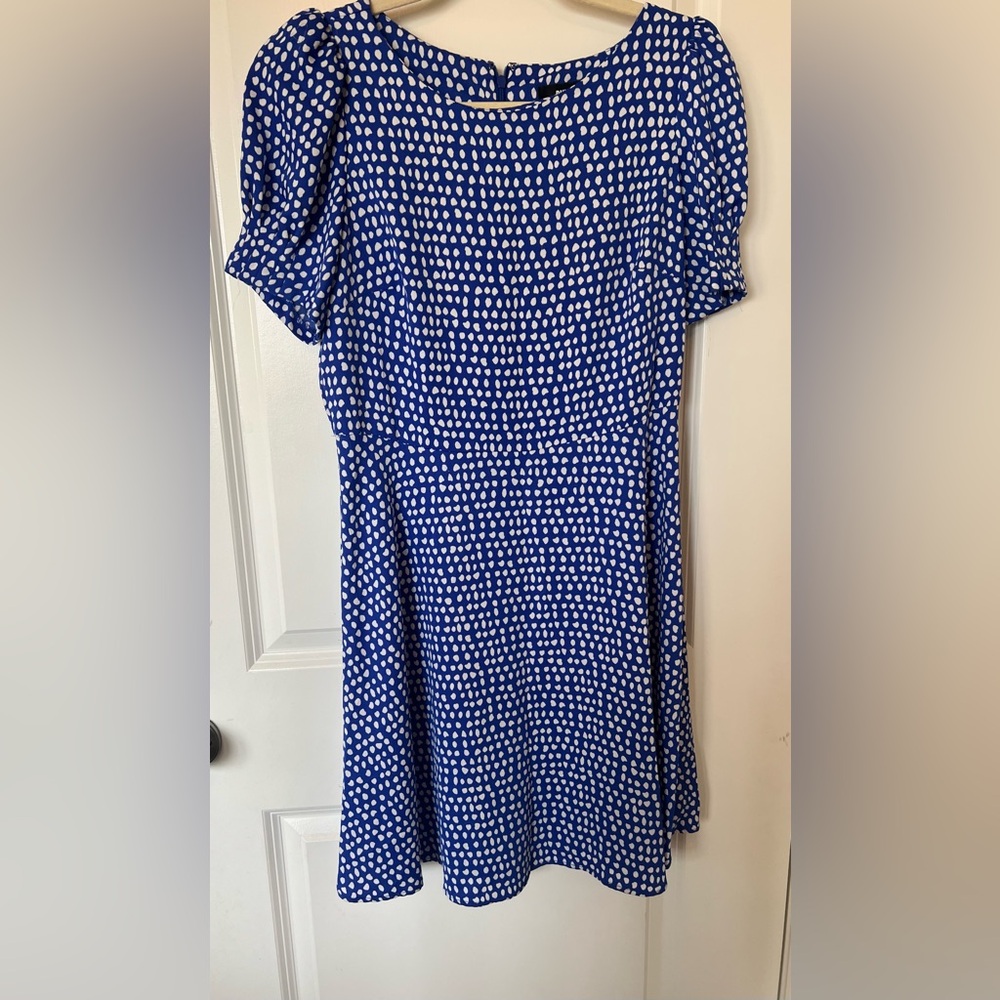 DKNY Blue and White Patterned Midi Dress with optional belt to match